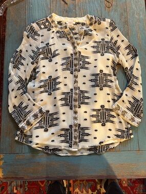 Sundance Black & White Patterned Button-Front Blouse/with camisole